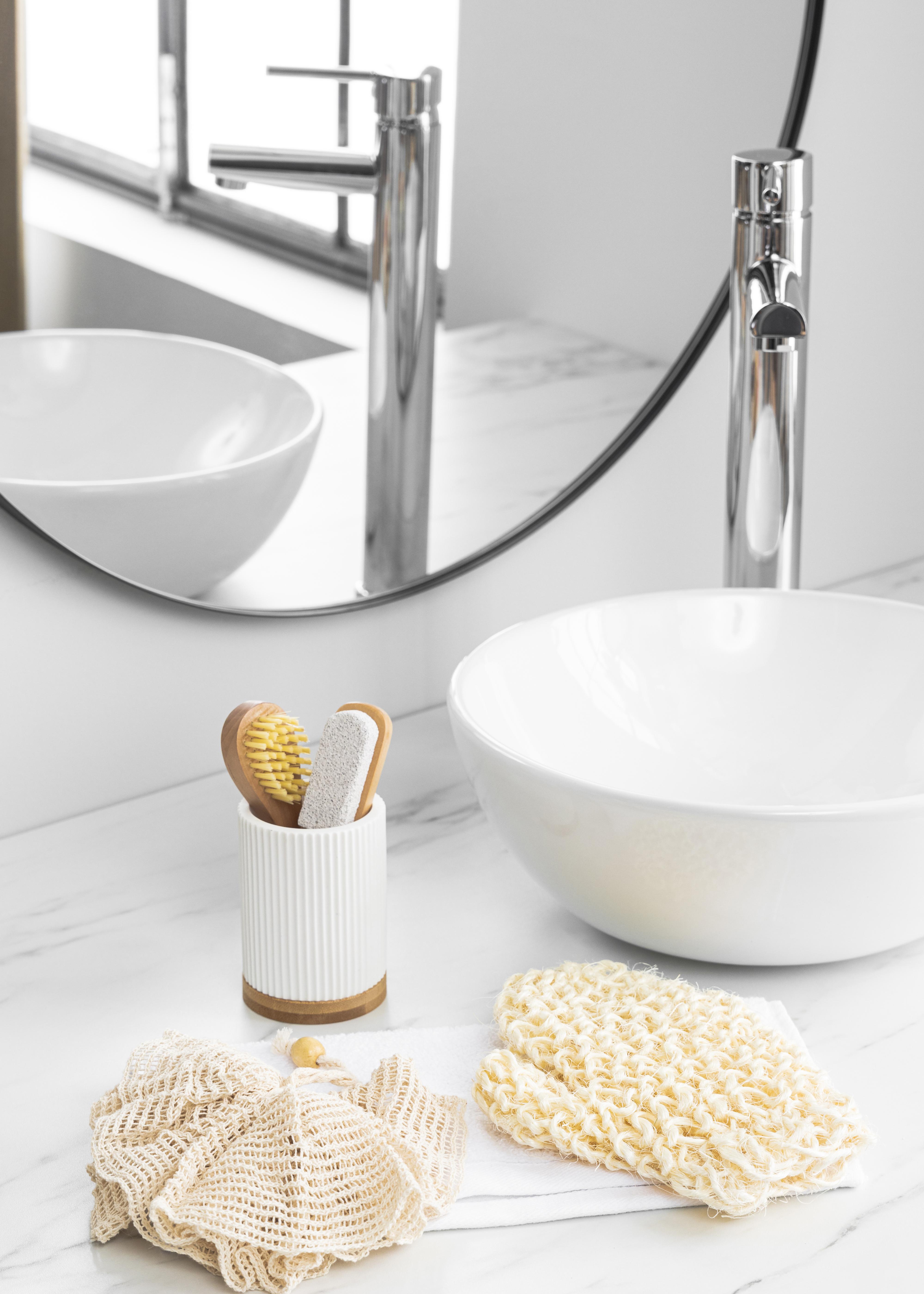 IDEAS Y CONSEJOS PARA REFORMAR UN BAÑO PEQUEÑO - Hidraúlica, image size:4000x5600